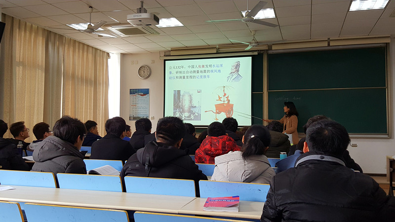 2018-2-26-新学期课堂一派生机盎然-蜜桃视频
开学查课纪实 (2)_副本.jpg